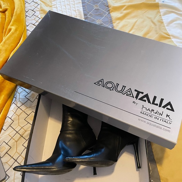 BRAND NEW Aquatalia boots with heel, in box. - Picture 2 of 5
